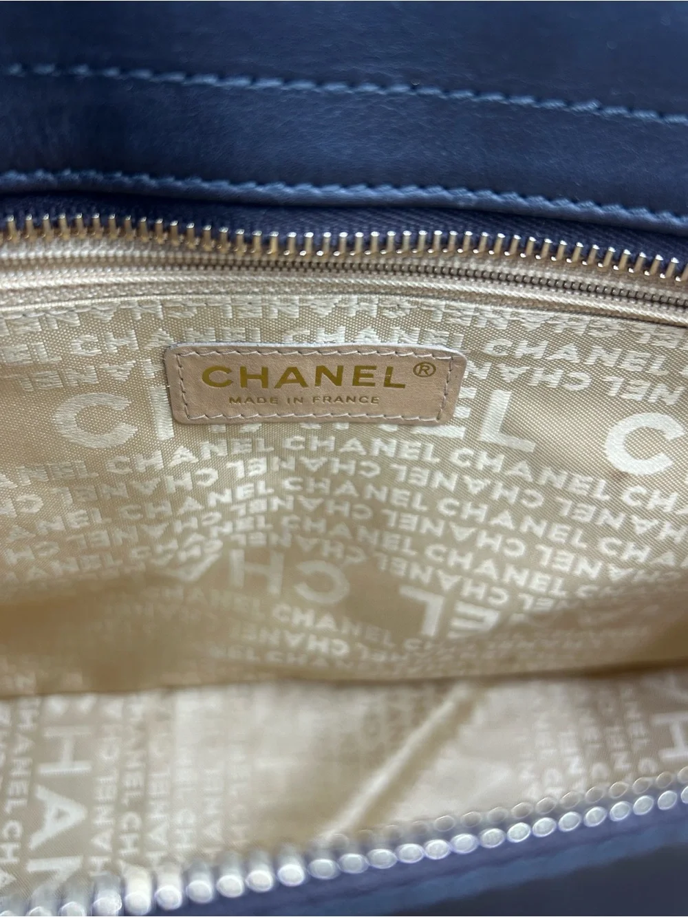 Women Chanel cargo pocket quilted shoulder bag made in France